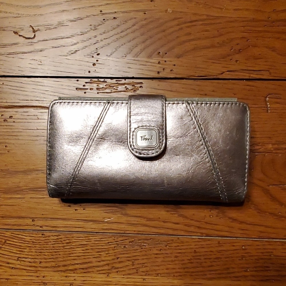 Fossil Genuine Leather Silver wallet